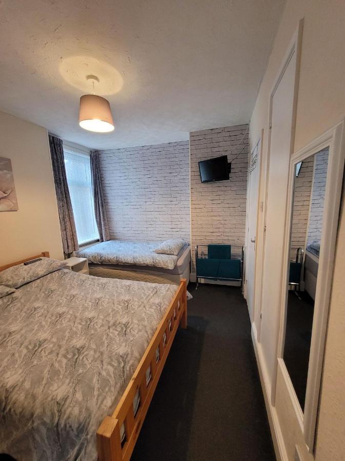 The Clevedon Bed & Breakfast Blackpool Dış mekan fotoğraf